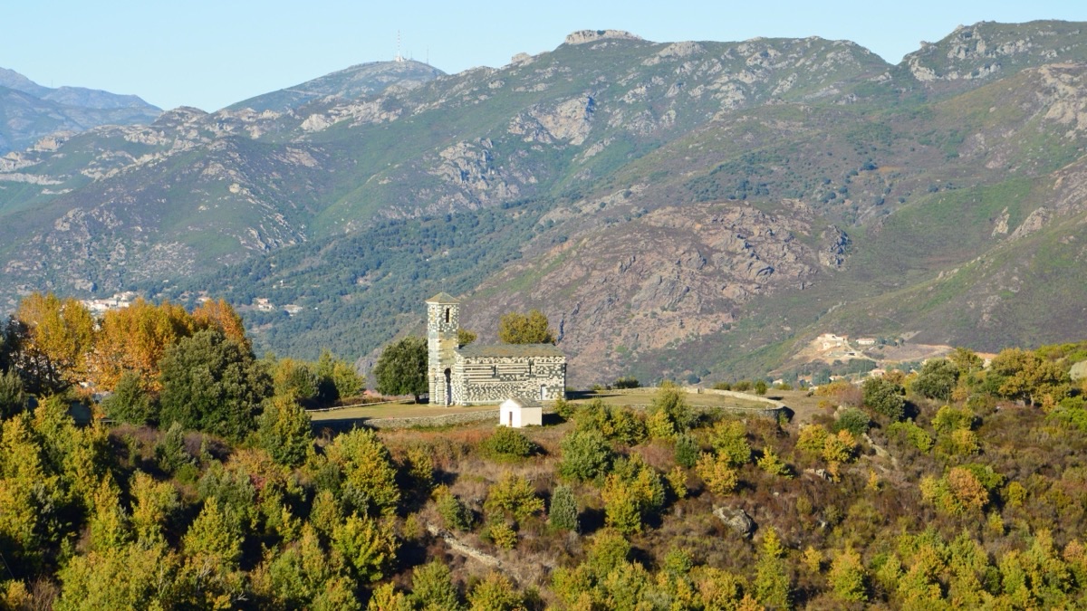 Chapelles romanes : trésors cachés des campagnes françaises
